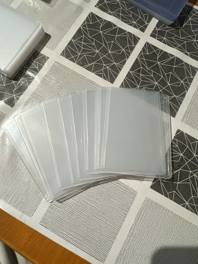 Buyer photo from a verified 25 toploaders + 100 sleeves combo order